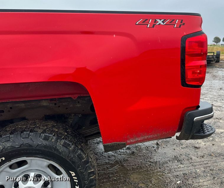 image for item EL0033 2019 Chevrolet Silverado 2500HD Double Cab pickup truck