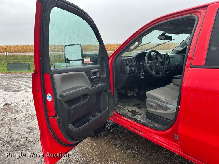 image for item EL0033 2019 Chevrolet Silverado 2500HD Double Cab pickup truck