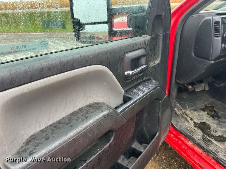 image for item EL0033 2019 Chevrolet Silverado 2500HD Double Cab pickup truck