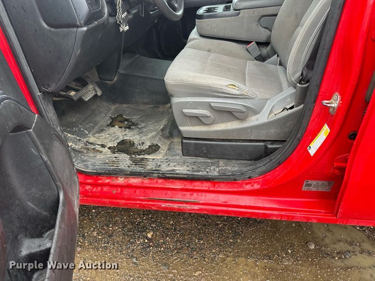 image for item EL0033 2019 Chevrolet Silverado 2500HD Double Cab pickup truck