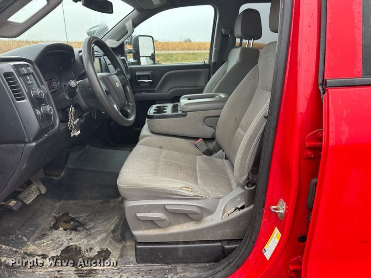 image for item EL0033 2019 Chevrolet Silverado 2500HD Double Cab pickup truck