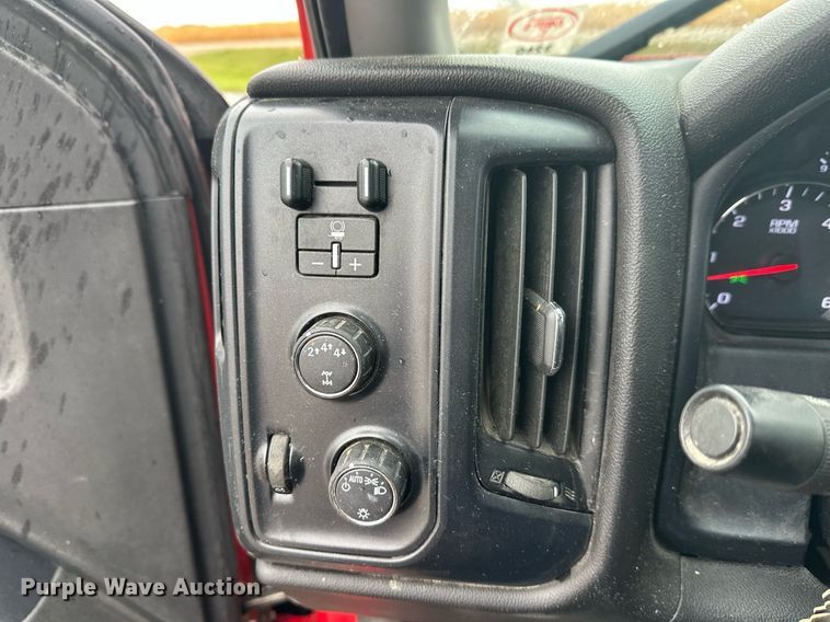 image for item EL0033 2019 Chevrolet Silverado 2500HD Double Cab pickup truck