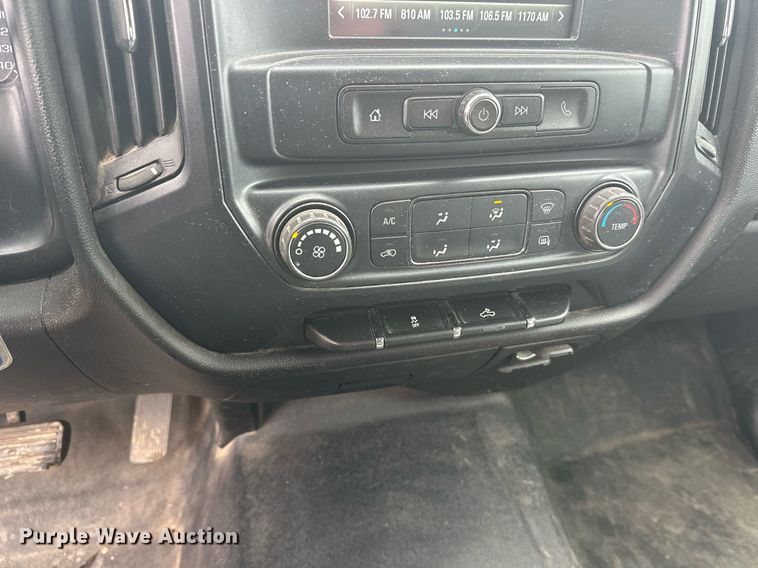 image for item EL0033 2019 Chevrolet Silverado 2500HD Double Cab pickup truck