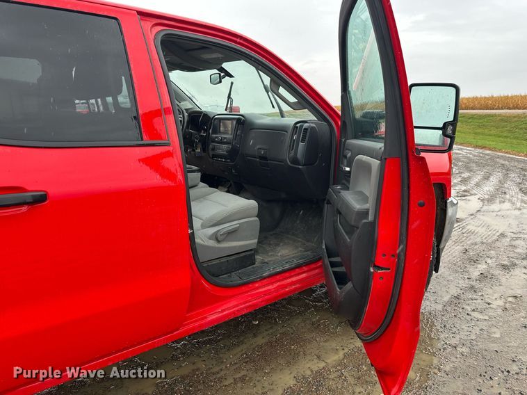 image for item EL0033 2019 Chevrolet Silverado 2500HD Double Cab pickup truck
