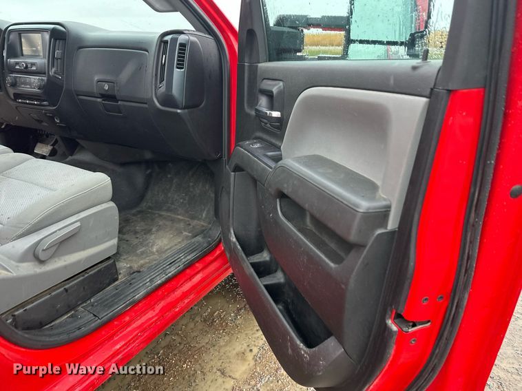 image for item EL0033 2019 Chevrolet Silverado 2500HD Double Cab pickup truck