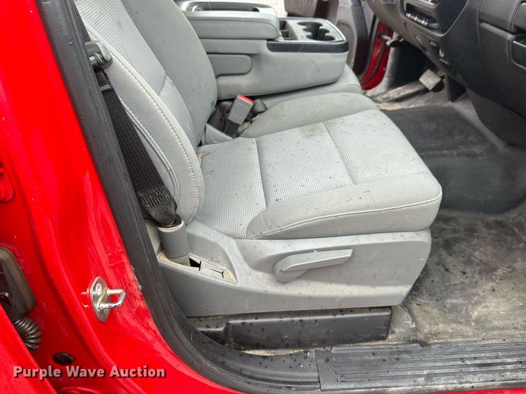 image for item EL0033 2019 Chevrolet Silverado 2500HD Double Cab pickup truck