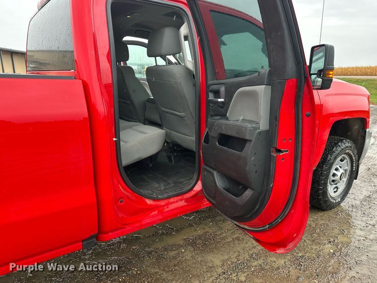 image for item EL0033 2019 Chevrolet Silverado 2500HD Double Cab pickup truck