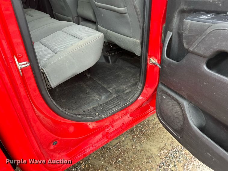 image for item EL0033 2019 Chevrolet Silverado 2500HD Double Cab pickup truck