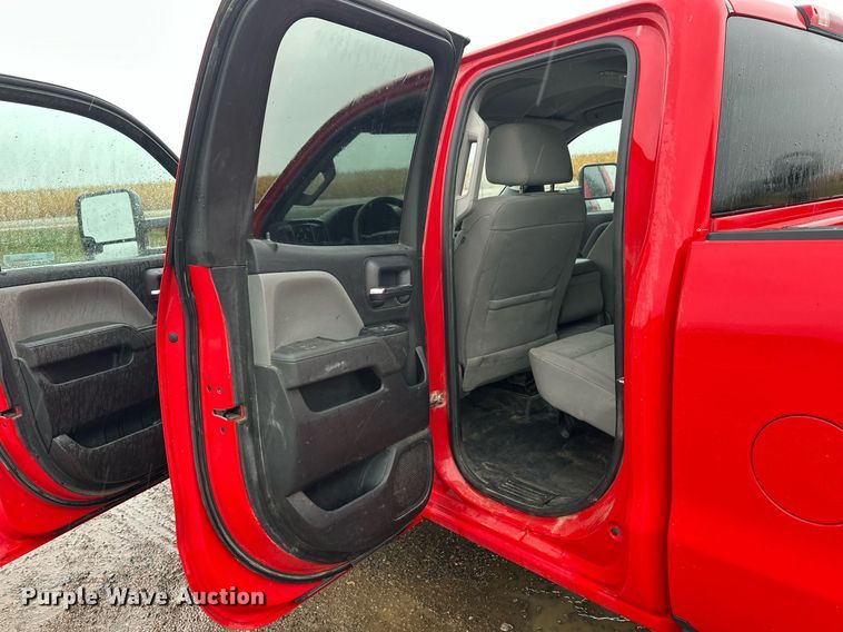 image for item EL0033 2019 Chevrolet Silverado 2500HD Double Cab pickup truck