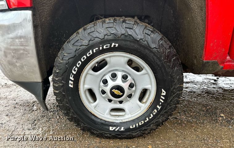 image for item EL0033 2019 Chevrolet Silverado 2500HD Double Cab pickup truck