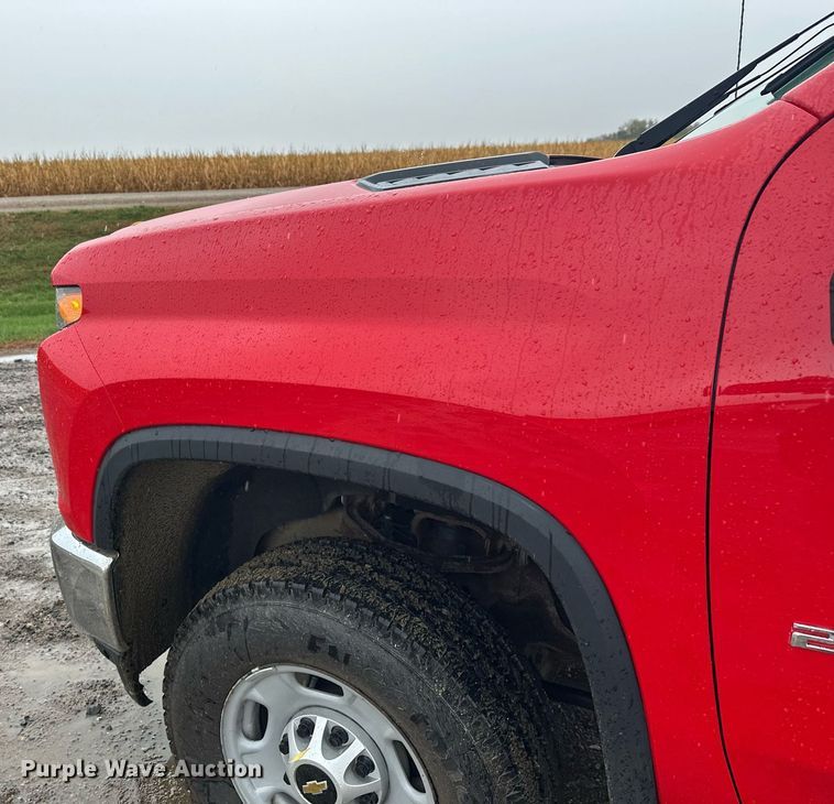 image for item EL0037 2021 Chevrolet Silverado 2500HD Double Cab pickup truck