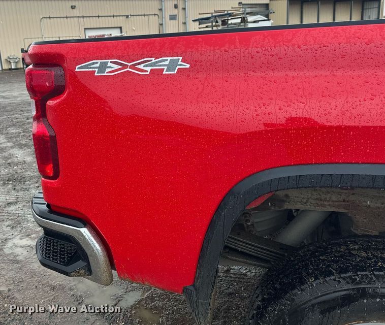 image for item EL0037 2021 Chevrolet Silverado 2500HD Double Cab pickup truck