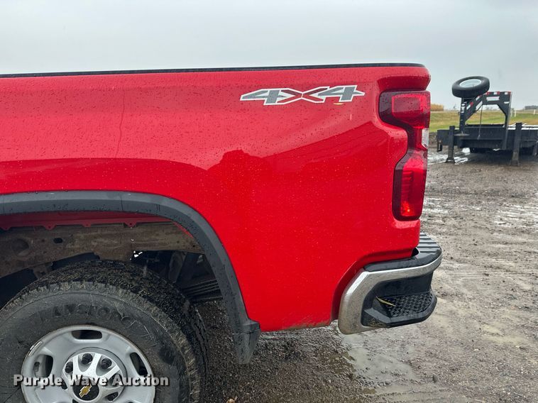 image for item EL0037 2021 Chevrolet Silverado 2500HD Double Cab pickup truck