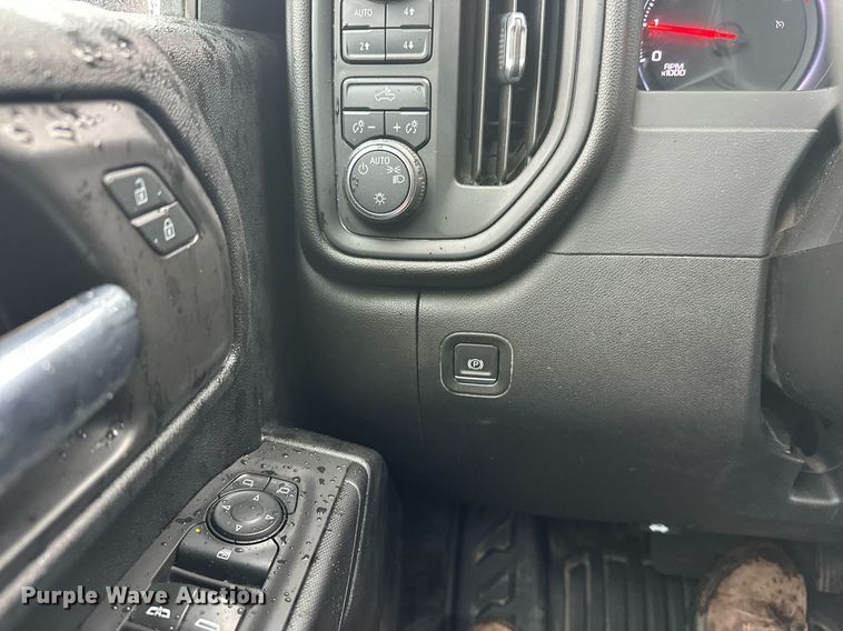 image for item EL0037 2021 Chevrolet Silverado 2500HD Double Cab pickup truck