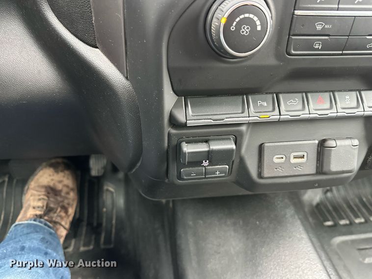 image for item EL0037 2021 Chevrolet Silverado 2500HD Double Cab pickup truck