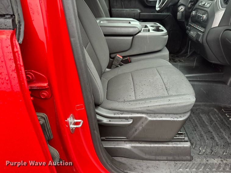 image for item EL0037 2021 Chevrolet Silverado 2500HD Double Cab pickup truck