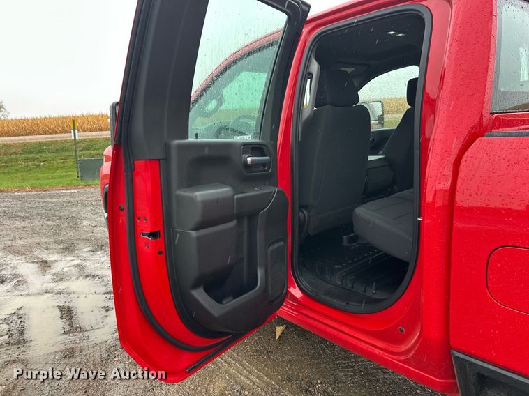 image for item EL0037 2021 Chevrolet Silverado 2500HD Double Cab pickup truck