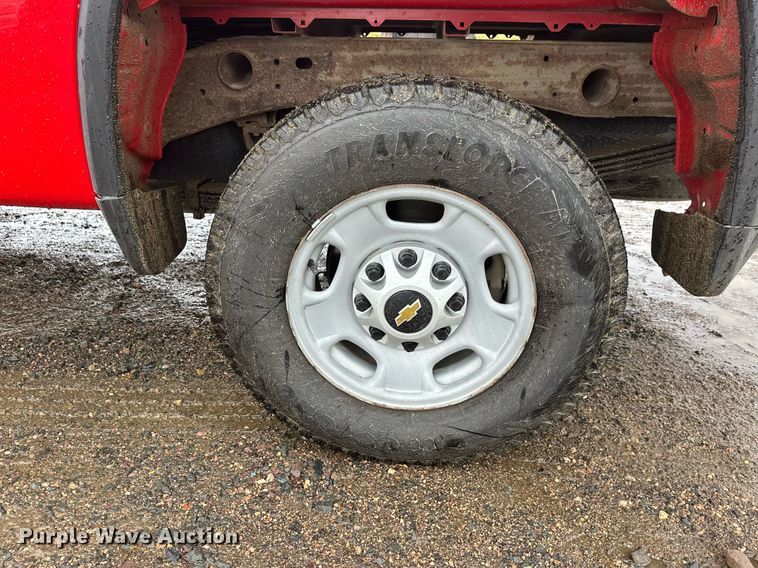 image for item EL0037 2021 Chevrolet Silverado 2500HD Double Cab pickup truck