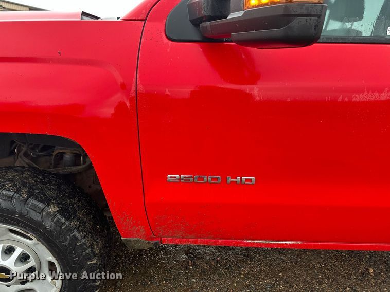 image for item EL0038 2019 Chevrolet Silverado 2500HD Double Cab pickup truck
