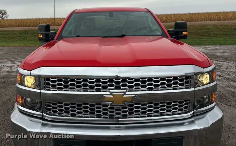 image for item EL0038 2019 Chevrolet Silverado 2500HD Double Cab pickup truck