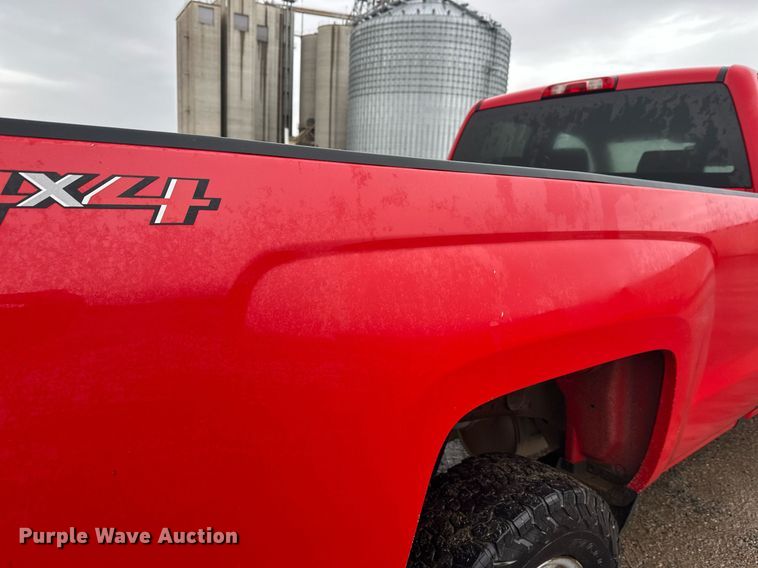 image for item EL0038 2019 Chevrolet Silverado 2500HD Double Cab pickup truck