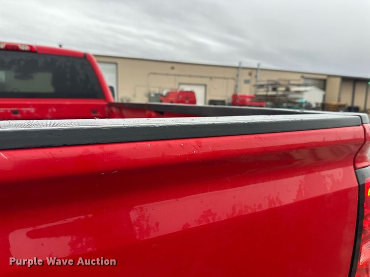 image for item EL0038 2019 Chevrolet Silverado 2500HD Double Cab pickup truck