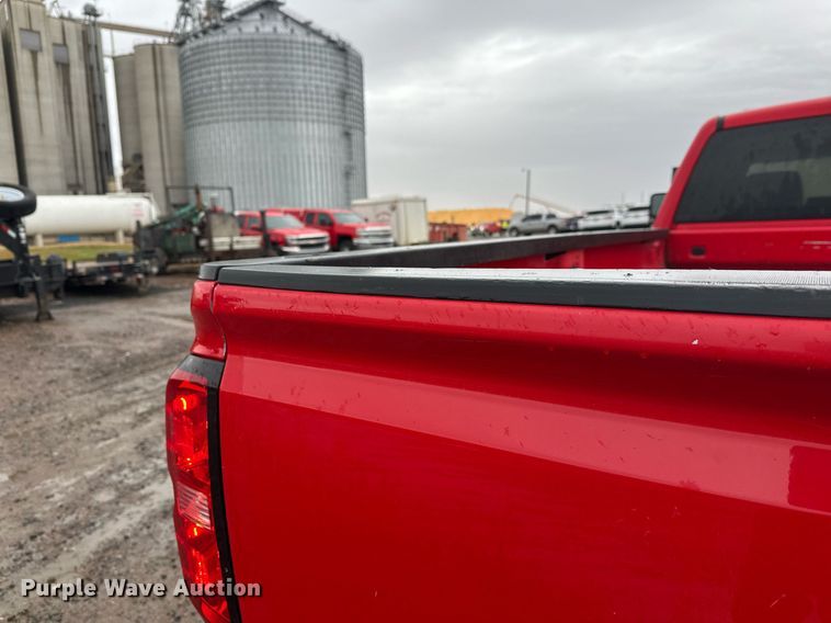 image for item EL0038 2019 Chevrolet Silverado 2500HD Double Cab pickup truck