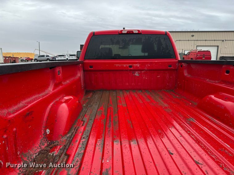 image for item EL0038 2019 Chevrolet Silverado 2500HD Double Cab pickup truck