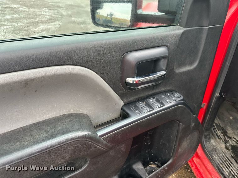 image for item EL0038 2019 Chevrolet Silverado 2500HD Double Cab pickup truck