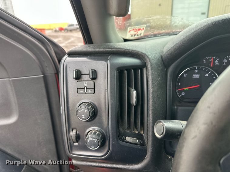 image for item EL0038 2019 Chevrolet Silverado 2500HD Double Cab pickup truck