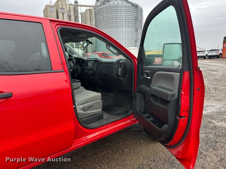 image for item EL0038 2019 Chevrolet Silverado 2500HD Double Cab pickup truck