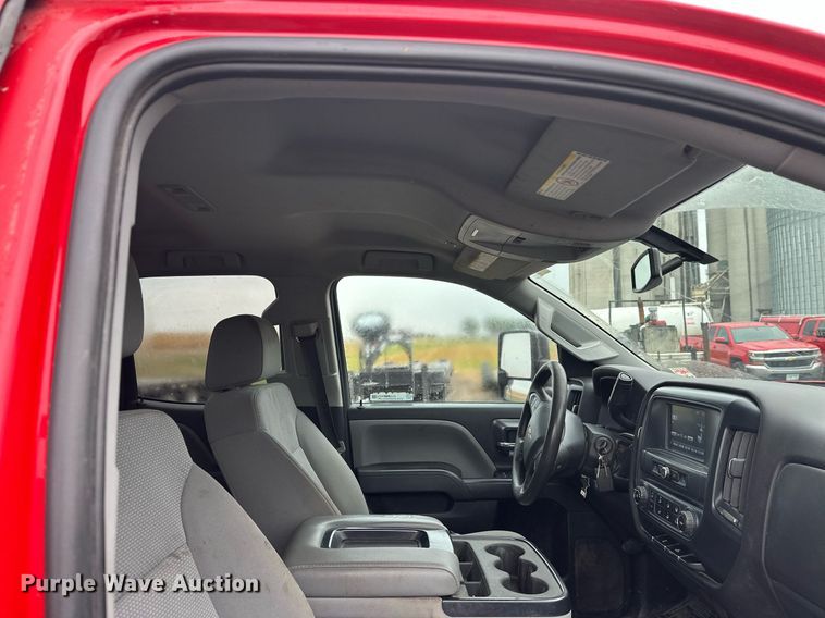 image for item EL0038 2019 Chevrolet Silverado 2500HD Double Cab pickup truck