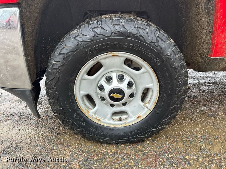 image for item EL0038 2019 Chevrolet Silverado 2500HD Double Cab pickup truck