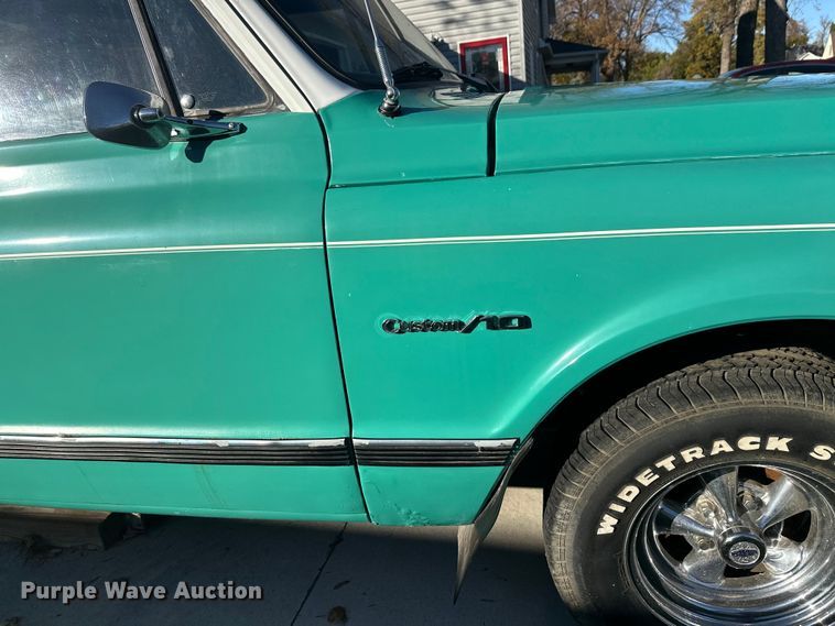 image for item EL0070 1972 Chevrolet C10 pickup truck