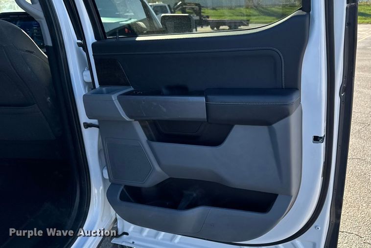 image for item EM2447 2021 Ford F150 XLT SuperCrew pickup truck