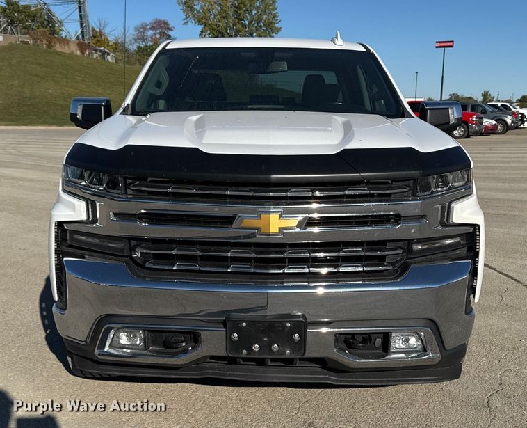 image for item EM2449 2020 Chevrolet Silverado 1500  Crew Cab pickup truck
