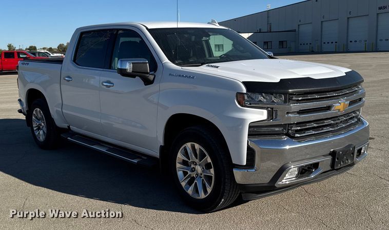 image for item EM2449 2020 Chevrolet Silverado 1500  Crew Cab pickup truck