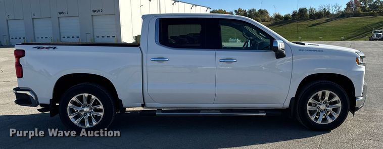 image for item EM2449 2020 Chevrolet Silverado 1500  Crew Cab pickup truck