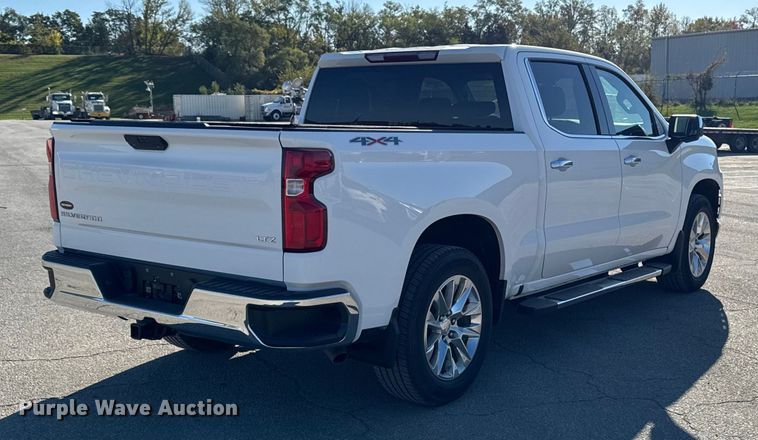 image for item EM2449 2020 Chevrolet Silverado 1500  Crew Cab pickup truck