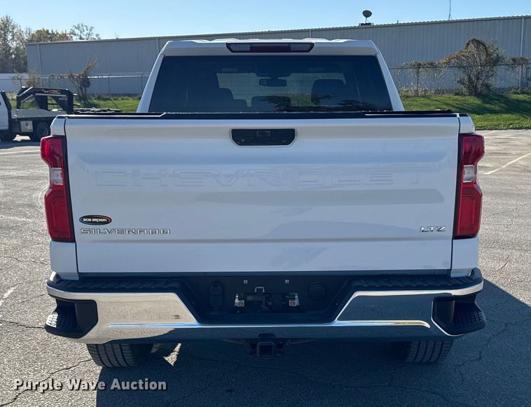 image for item EM2449 2020 Chevrolet Silverado 1500  Crew Cab pickup truck