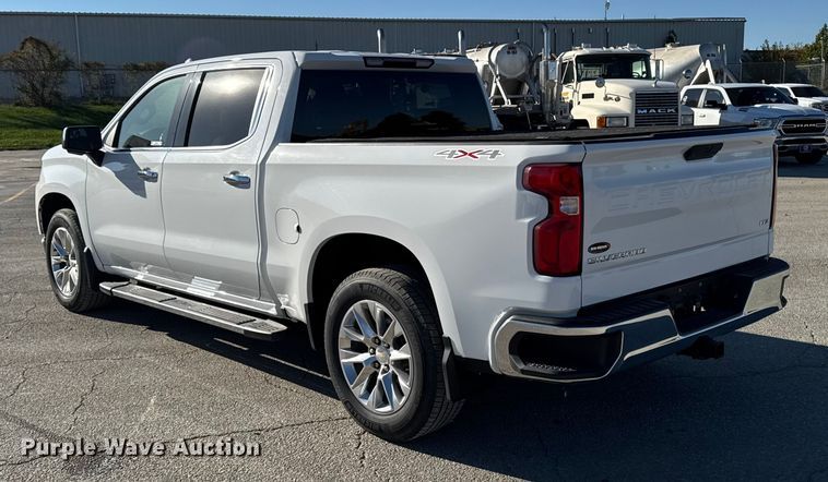 image for item EM2449 2020 Chevrolet Silverado 1500  Crew Cab pickup truck