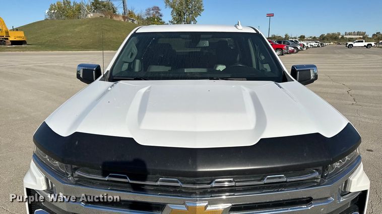 image for item EM2449 2020 Chevrolet Silverado 1500  Crew Cab pickup truck