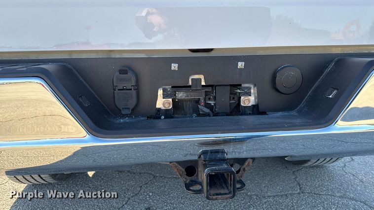 image for item EM2449 2020 Chevrolet Silverado 1500  Crew Cab pickup truck