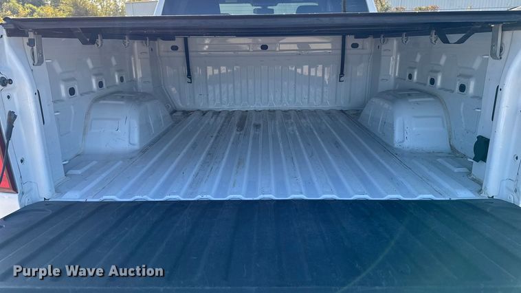 image for item EM2449 2020 Chevrolet Silverado 1500  Crew Cab pickup truck