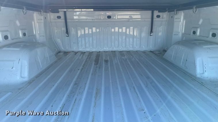 image for item EM2449 2020 Chevrolet Silverado 1500  Crew Cab pickup truck