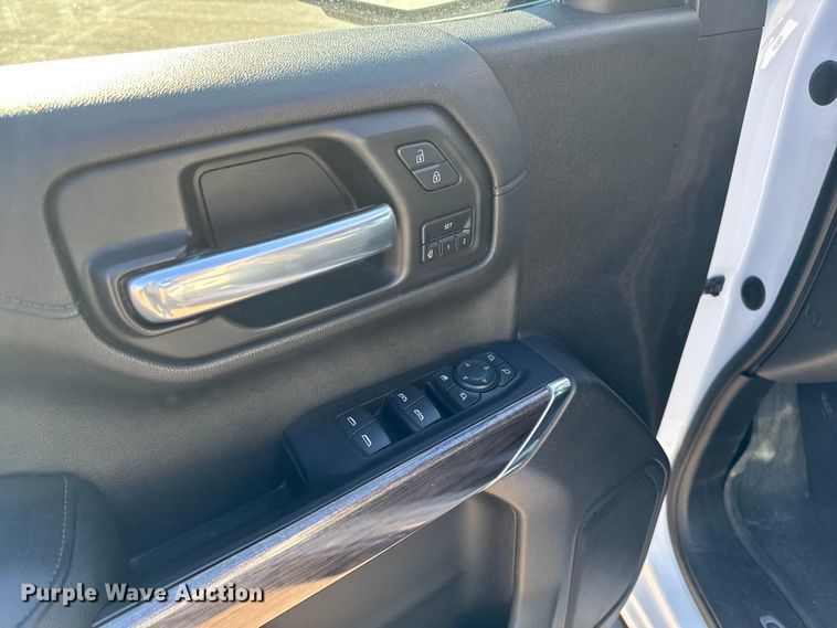 image for item EM2449 2020 Chevrolet Silverado 1500  Crew Cab pickup truck