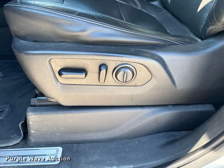 image for item EM2449 2020 Chevrolet Silverado 1500  Crew Cab pickup truck