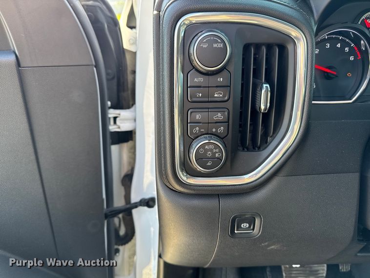 image for item EM2449 2020 Chevrolet Silverado 1500  Crew Cab pickup truck