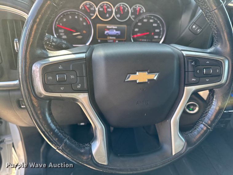 image for item EM2449 2020 Chevrolet Silverado 1500  Crew Cab pickup truck