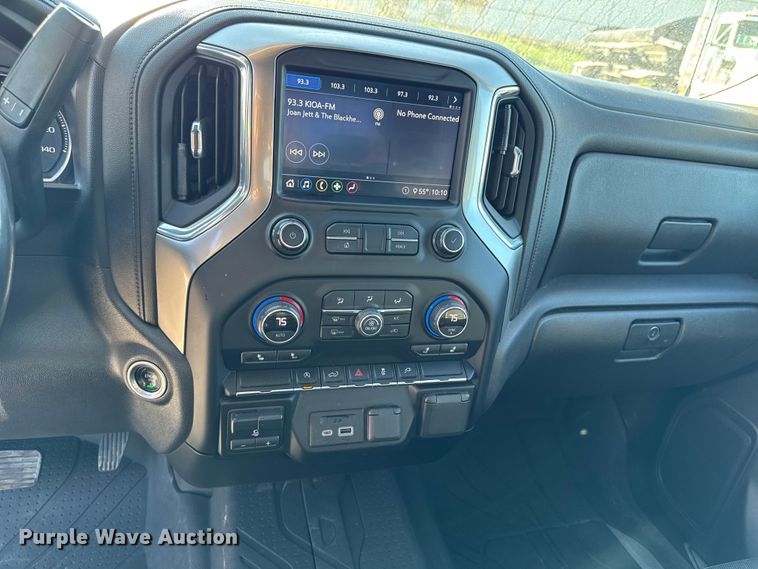 image for item EM2449 2020 Chevrolet Silverado 1500  Crew Cab pickup truck